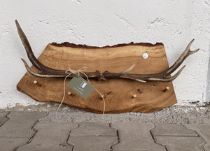 Uriges Unikat aus Holz und echtem Geweih: Die handgefertigte Garderobe von F. Geiger Handwerk & Design war der Hauptpreis des Gewinnspiels von Nature's Gold.